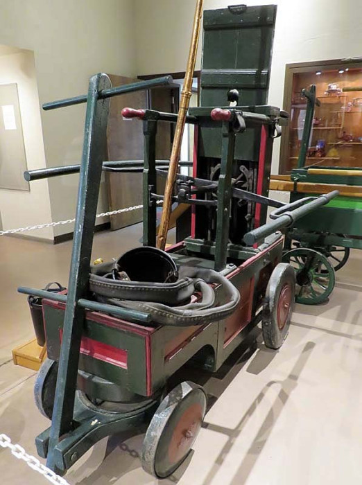 newsham 4th size hand pumper ca. 1730 2