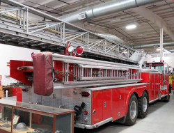 1974 crown 100 ft ladder 3