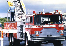 1981 mack 100 ft. turntable 2