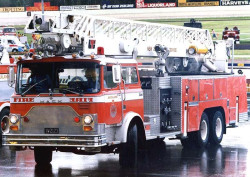 1981 mack 100 ft. turntable