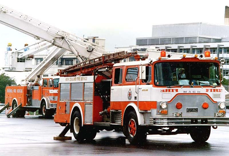 1982 mack  2 